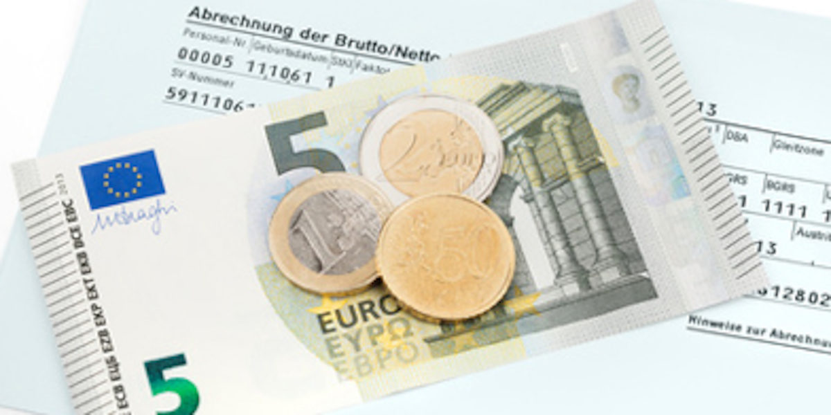 © fovito - Fotolia.com Abrechnung Euro Münzen Schein Brief Geld Brutto Netto