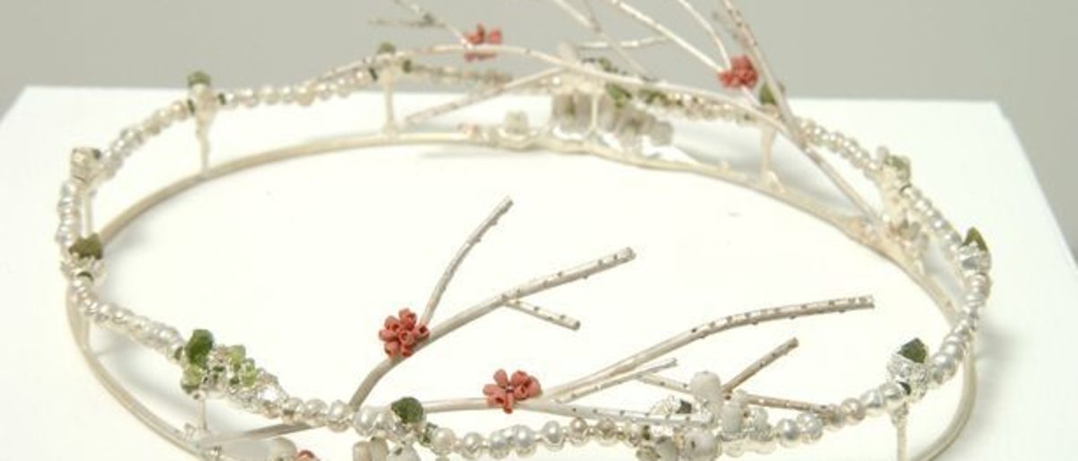"Encrusted Crown"; Diadem; verschiedene Materialien, Drahtarbeit, Elektroforming; Ø 23 cm "Encrusted Crown"; Diadem; verschiedene Materialien, Drahtarbeit, Elektroforming; Ø 23 cm