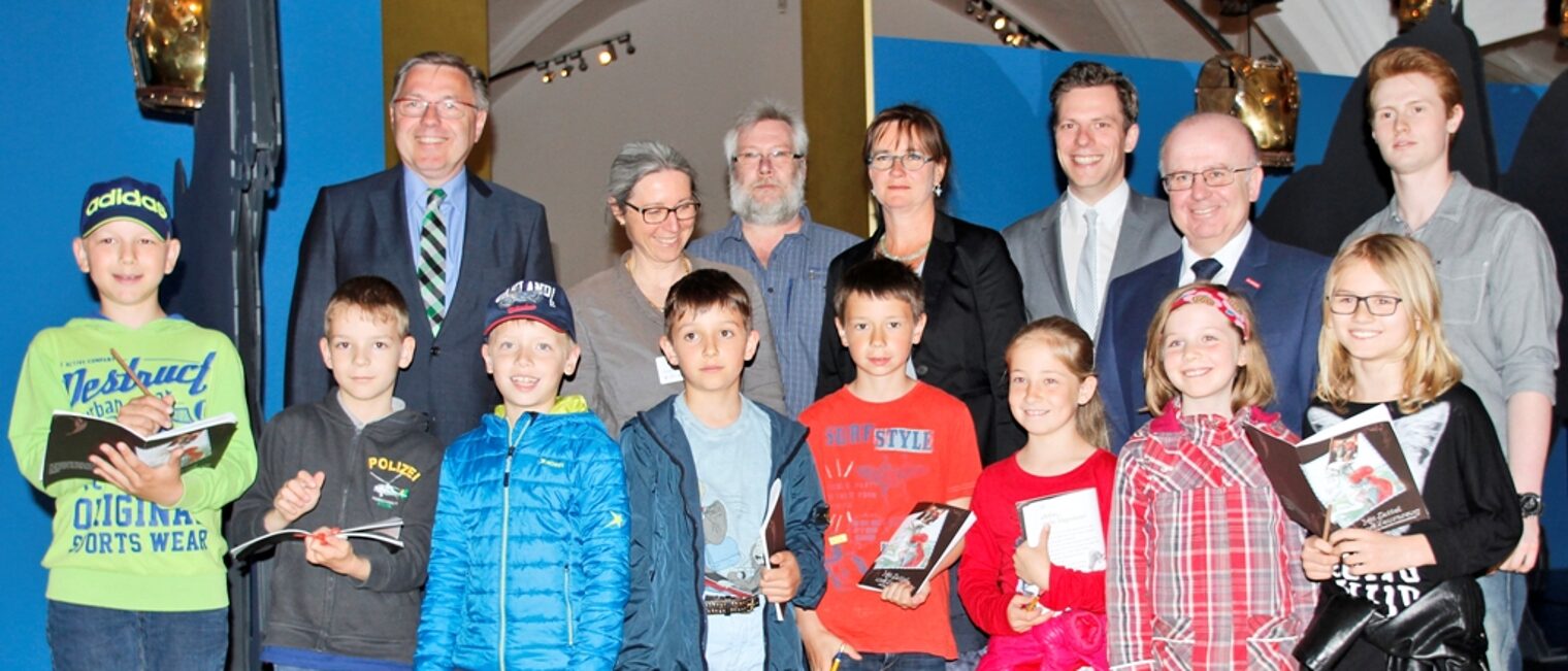 Wie viel Handwerk in einer Ausstellung steckt, erfahren Schüler anhand des neuen Kinderführers zur Ausstellung "Napoleon und Bayern" im Neuen Schloss Ingolstadt. Ingolstädter Grundschüler durften das interaktive Heft vorab testen.