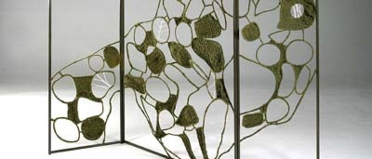 "Dew Screen"; Wandschirm; Edelstahl, geschweißt, Wolle, gehäkelt; 140 x 120 x 15 cm "Dew Screen"; Wandschirm; Edelstahl, geschweißt, Wolle, gehäkelt; 140 x 120 x 15 cm
