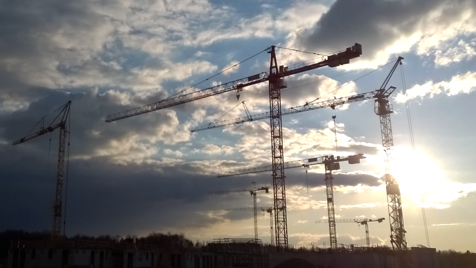 Baustelle, Kräne, Himmel, Wolken, Gegenlicht, Konjunktur01-handwerkskammer