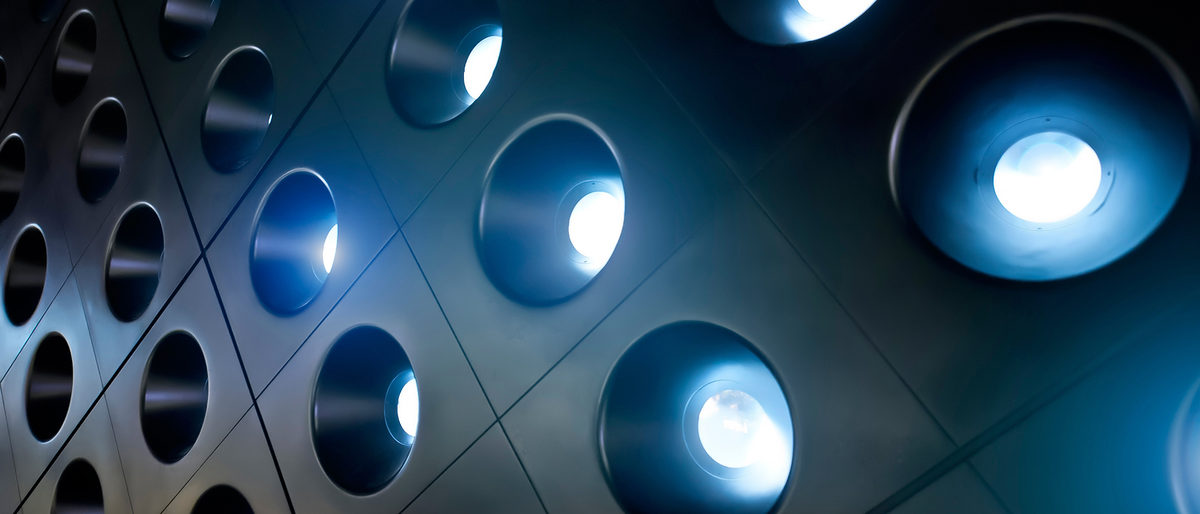 Lichter, Spotlights, Highlights, Lampen, Kunst, Fassade, Architektur, Lampen, Elektrik, Hintergrund, Blau, bläulich, schwarz Lights, headlights, led, lighting, advertisement, advertising, facade, modern, art, architecture, lamps, light bulb, light bulbs, artificial, light, electricity, lighting, lights play, play of colors, technique, electricity, power, effects, disco, party, background, texture, structure, event