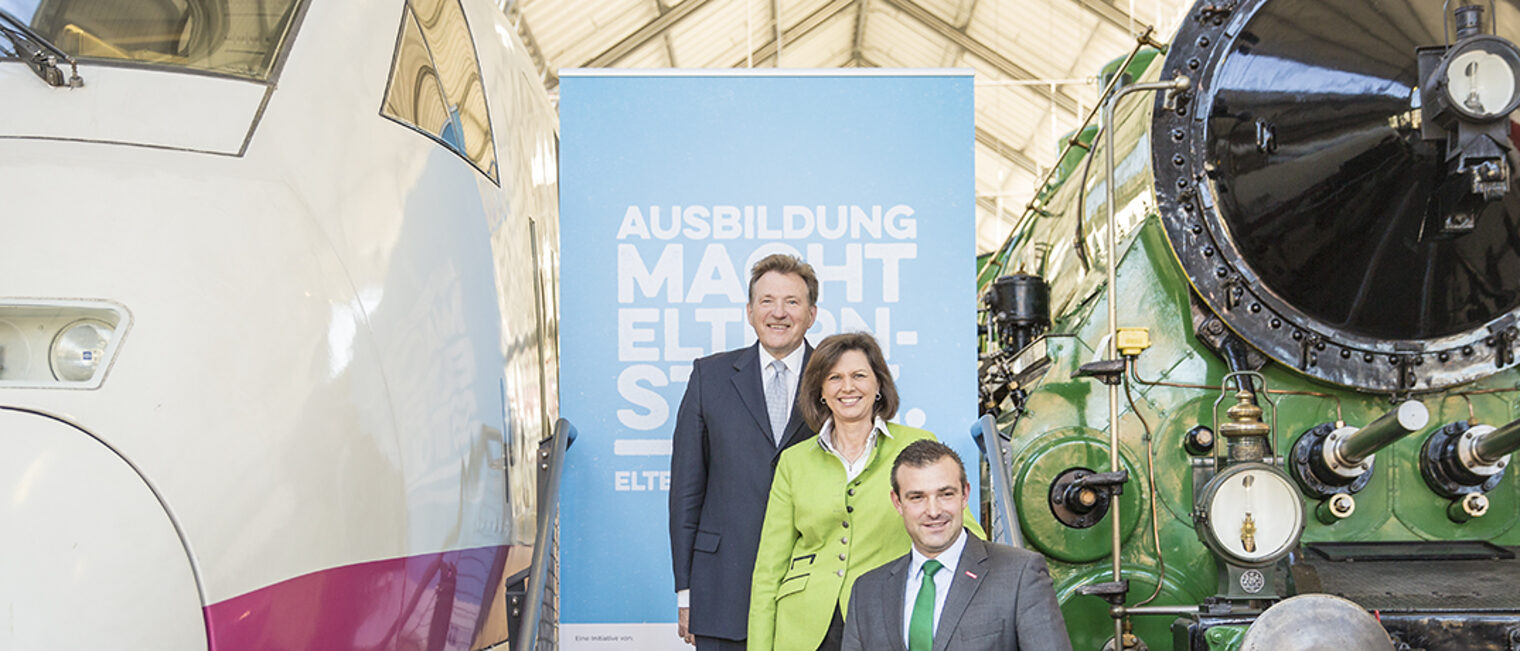 Dr. Eberhard Sasse, Ilse Aigner und Georg Schlagbauer (v.l.n.r.) bei der Vorstellung der Kampagne Elternstolz