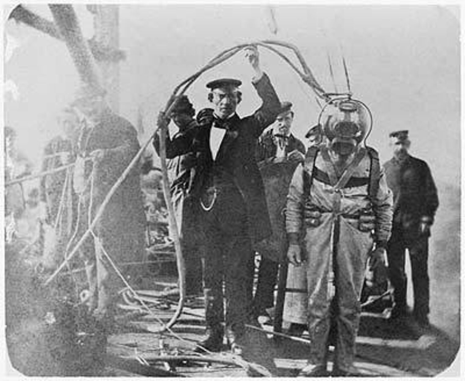 Der gelernte Drechsler Wilhelm Bauer (1822-1875) konstruierte die Unterseeboote "Brandtaucher" (1850) und "Seeteufel"(1855). Mit Hilfe von Tauchern gelang Bauer im Jahr 1863 die Hebung des bayerischen Dampfers "Ludwig" aus dem Bodensee. Der gelernte Drechsler Wilhelm Bauer (1822-1875) konstruierte die Unterseeboote "Brandtaucher" (1850) und "Seeteufel"(1855). Mit Hilfe von Tauchern gelang Bauer im Jahr 1863 die Hebung des bayerischen Dampfers "Ludwig" aus dem Bodensee.