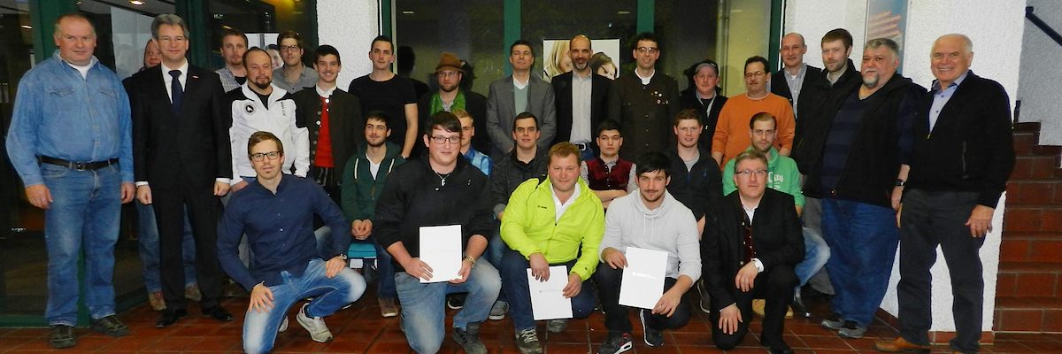 Alle Teilnehmer, Mitarbeiter Bildungszentrum Rosenheim, Prüfungsausschuss (außen), Herr Kobl sowie Herr Kapser (hinten mitte)