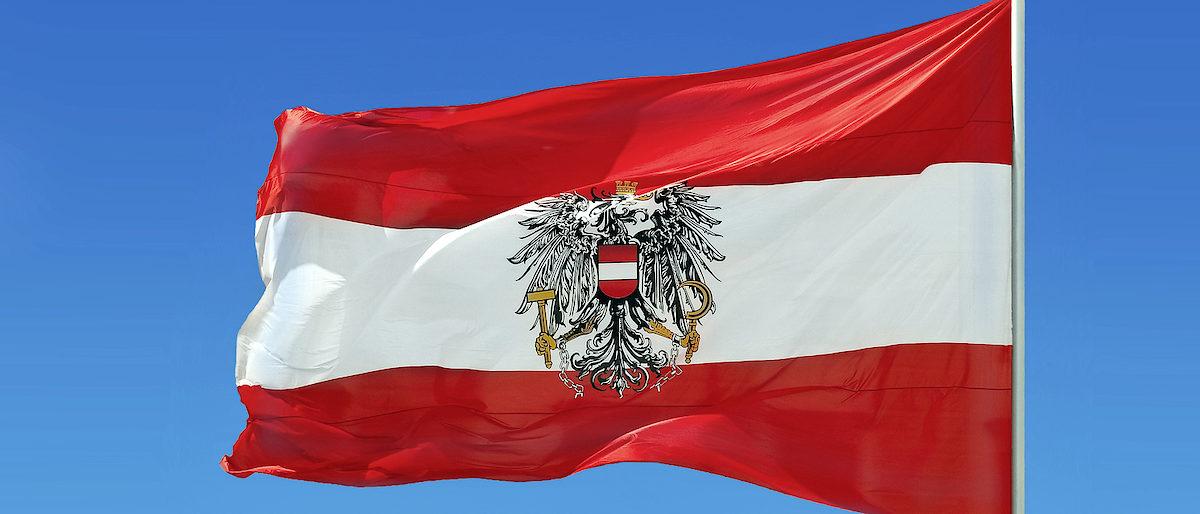 Flagge, Österreich, wehen, Wind, Österreichische Flagge, rot, weiß, National, Symbol, blauer Himmel, Fahnenmast emblem, fabric, flag, austria, austrian, national, red, white, sky, symbol, waving, wind, clear, sky, blue, pole