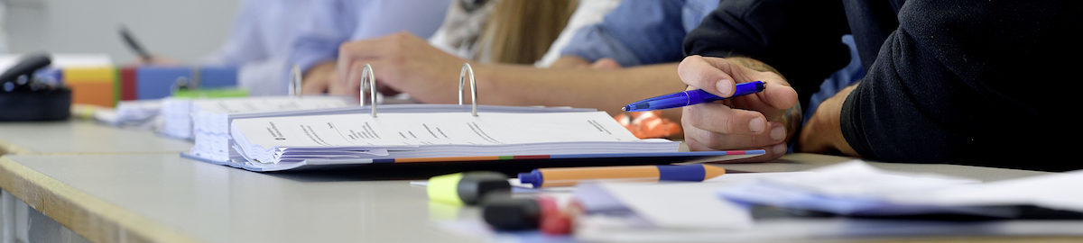 Geprüfte/r Kaufmännische/r Fachwirt/in (HwO) Frau, Mann, Fachwirt, Betriebswirt, Lernen, Schule, Bildungszentrum, Weite