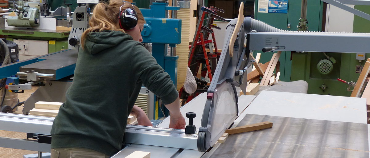 Schreiner, Lehrling, Ausbildung, Werkstatt, Werkzeug, Maschinen