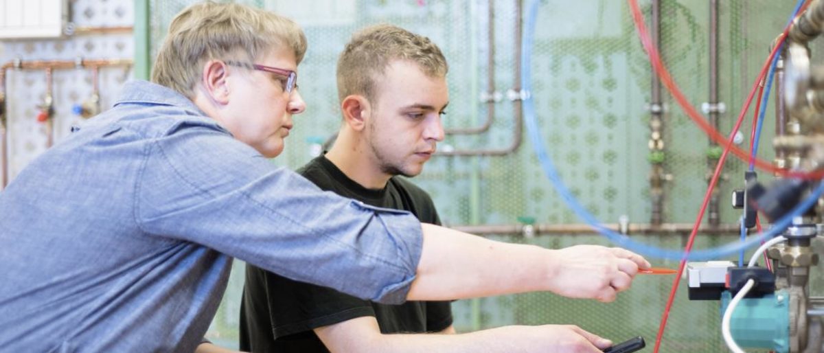 SHK Ausbildung SHK Ausbildung Weiterbildung Komzet InnoGTec Schlagwort(e): Ausbildung, Auszubildende, Auszubildender, Lehrling, Werkstatt,