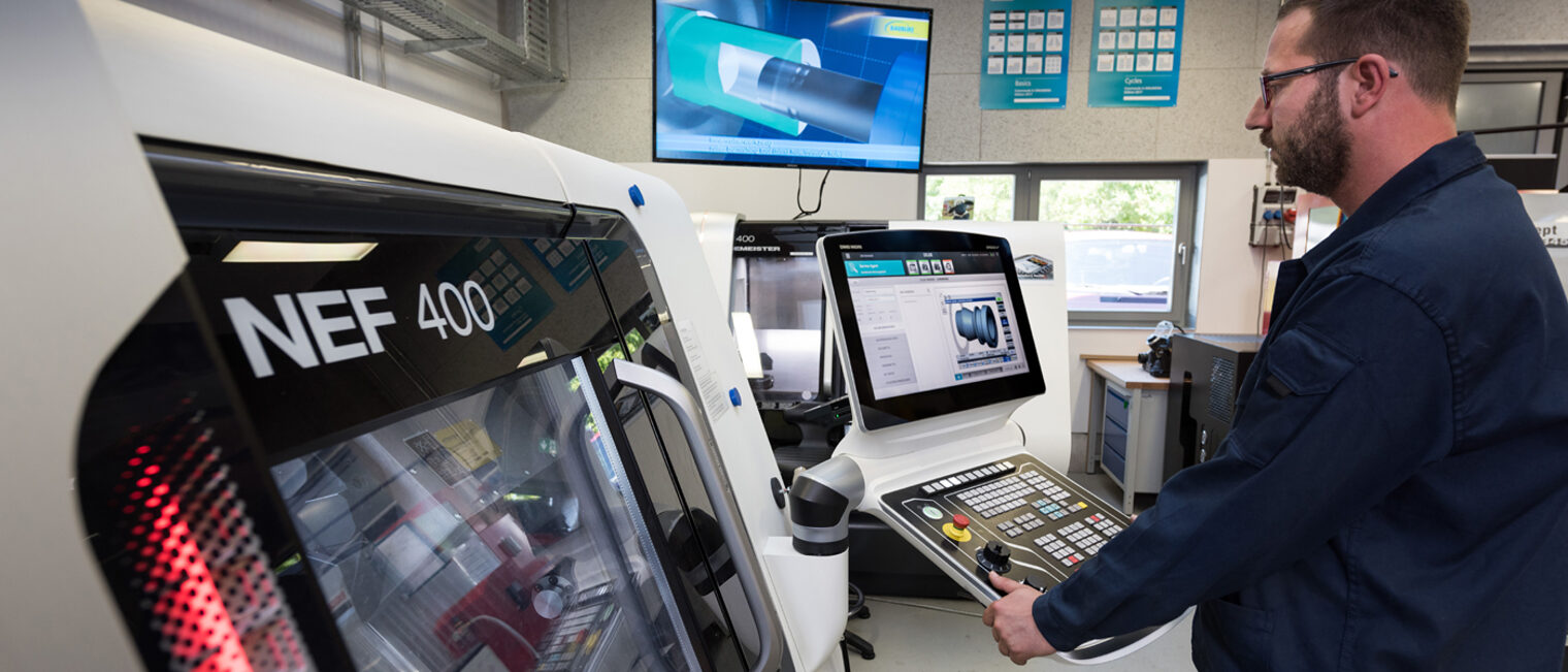 Digitalisierung, Digital, Handwerk, Handwerker, CNC Maschine, Buildungszentrum, Bildungszentrum