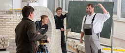 Mitarbeiter der Handwerkskammer f¿r M¿nchen und Oberbayern. Schlagwort(e): Handwerkskammer f¿r M¿nchen und Oberbayern, Mitarbeiter, Arbeit, Beruf, Handwerk, Maurer, Lehrlinge, Auszubildende, Lehrling, Ausbildung, Weiterbildung, Fortbildung
