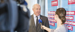Präsident Franz Xaver Peteranderl stand der Presse Rede und Antwort. Präsident Franz Xaver Peteranderl stand der Presse Rede und Antwort.