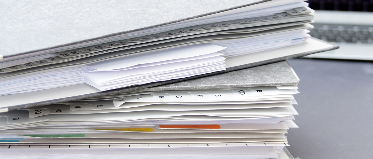 ID 40664624 Ordner, Ablage, Unterlagen, Papiere, Verträge, Telefon, Schlüssel, Verwaltung, Büro, Finanzen, Aufbewahren, Arbeit, Schreiben, Briefe, Post, Ordnung, ordentlich, Bürokratie, Register