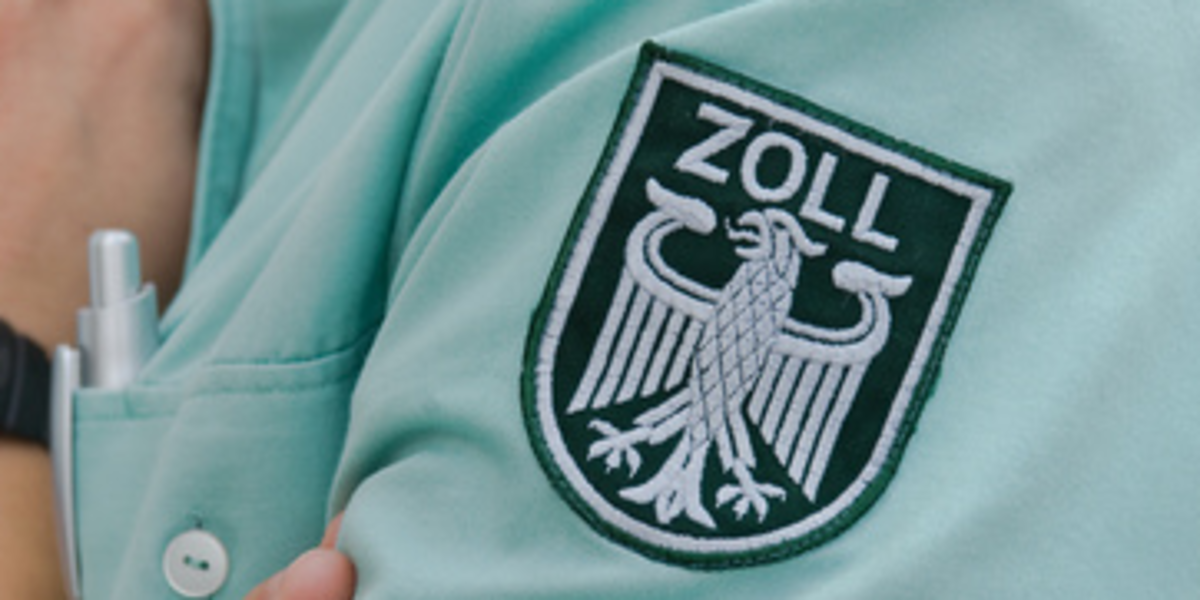 ausfuhr einfuhr grenze grenzkontrolle grenzposten kontrolle kontrollieren verzollen verzollung zoll zollabfertigung zollbeamte zollbeamter zollbehörde zollfahndung zollfrei zollkontrolle zollpflichtig zollverwaltung zöllner