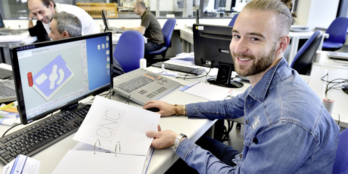 CNC-Trainingscenter im Bildungszentrum. Aufnahmen im Bildungszentrum der HWK.Im CNC Traininscenter Schlagwort(e): HWK, Handwerkskammer, Bildungszentrum, Bildung, CnC