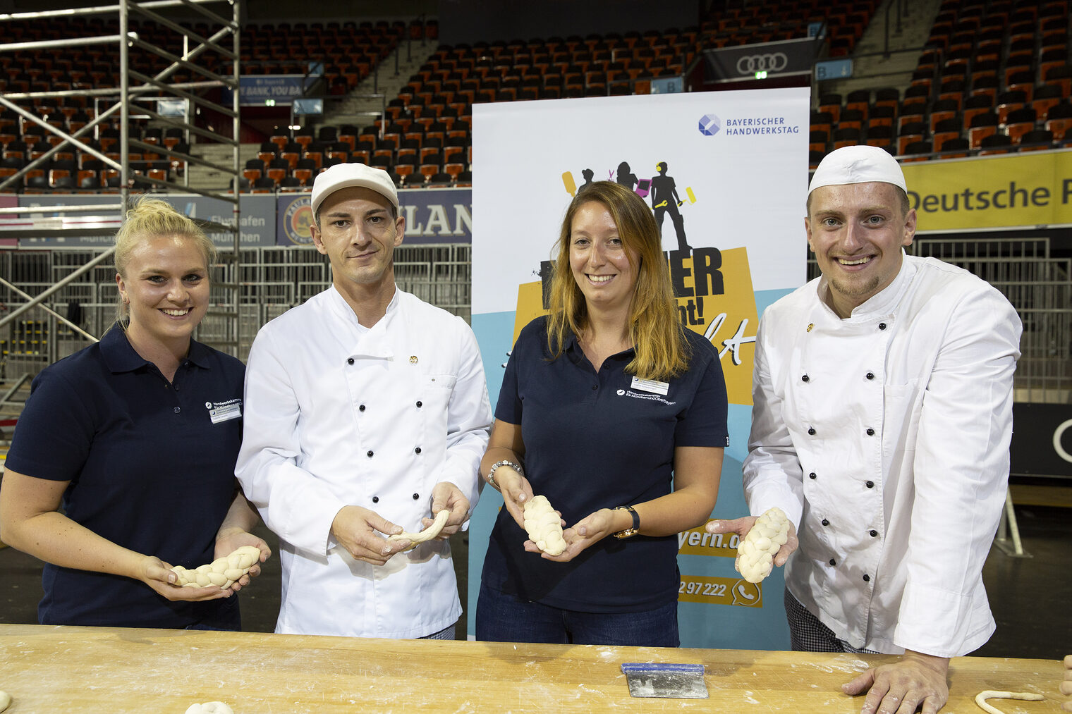 Bäcker-Stand mit Handwerkskammermitarbeiterinnen