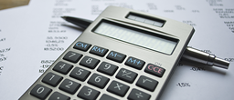 finanzen, rechner, taschenrechner, rechnen, zahlen, geld, business, vermögensberater, rechnung, börse, bank, buchhaltung, businessplan, finanzierung, geschäft, geschäftsplan, handel, kalkulieren, kaufmann, profit, stift ID 26145755