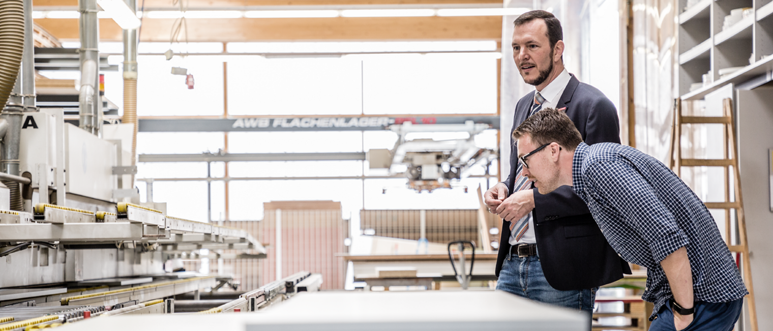 Beratung Technik Werkhalle Lager Maschine Blick Auge Stapel Fertigung prüfen 24230