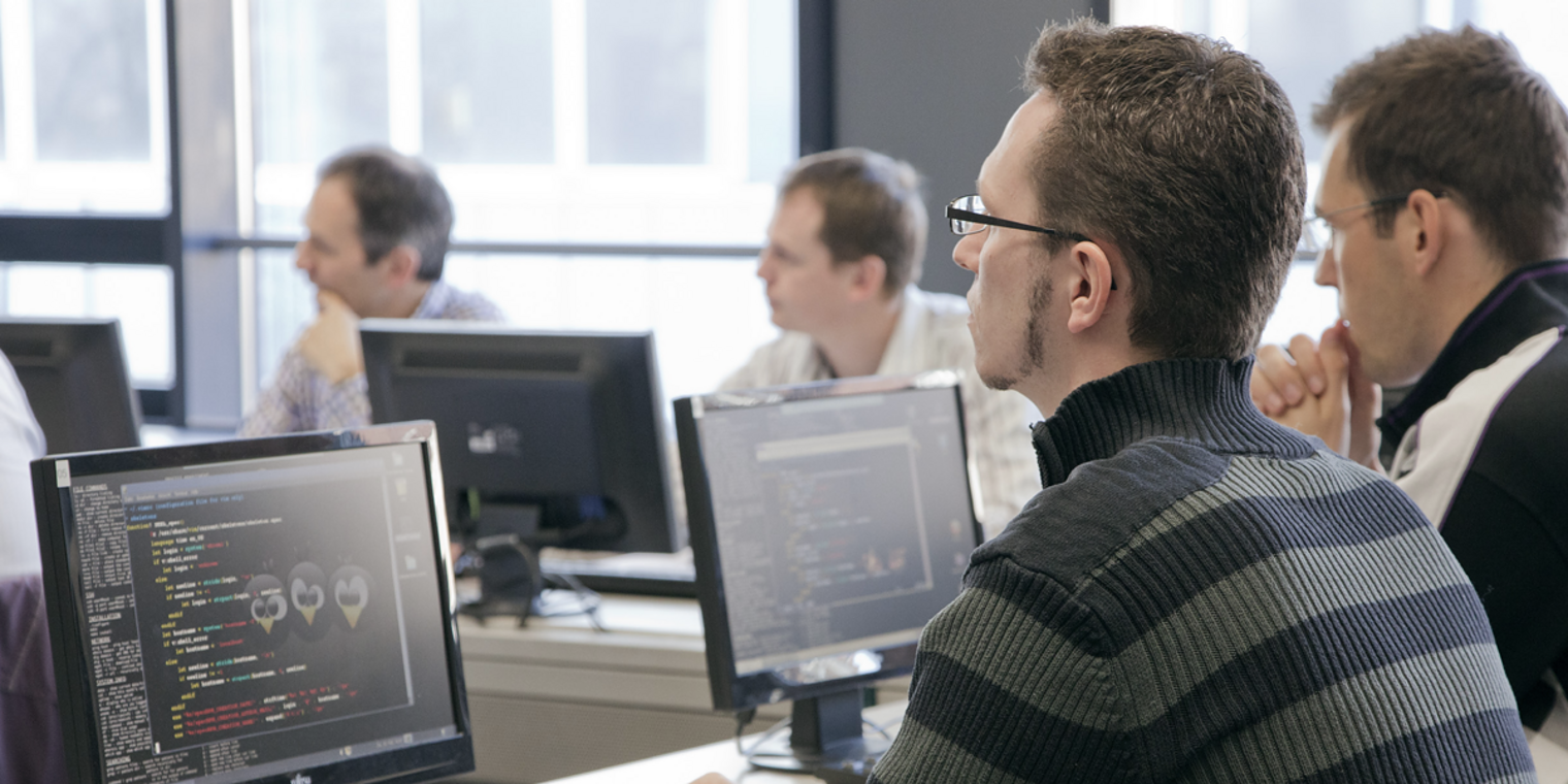 9721 Computer Monitor Bildschirm IT Technik Schüler Schulung EDV