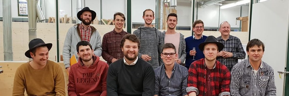 Schreinermeisterkurs 2017/2018 Schreinermeisterkurs 2017/2018Notenbekanntgabe Gruppenbild