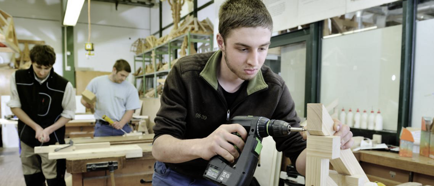 Bohrer Holz Werkstatt ÜLU