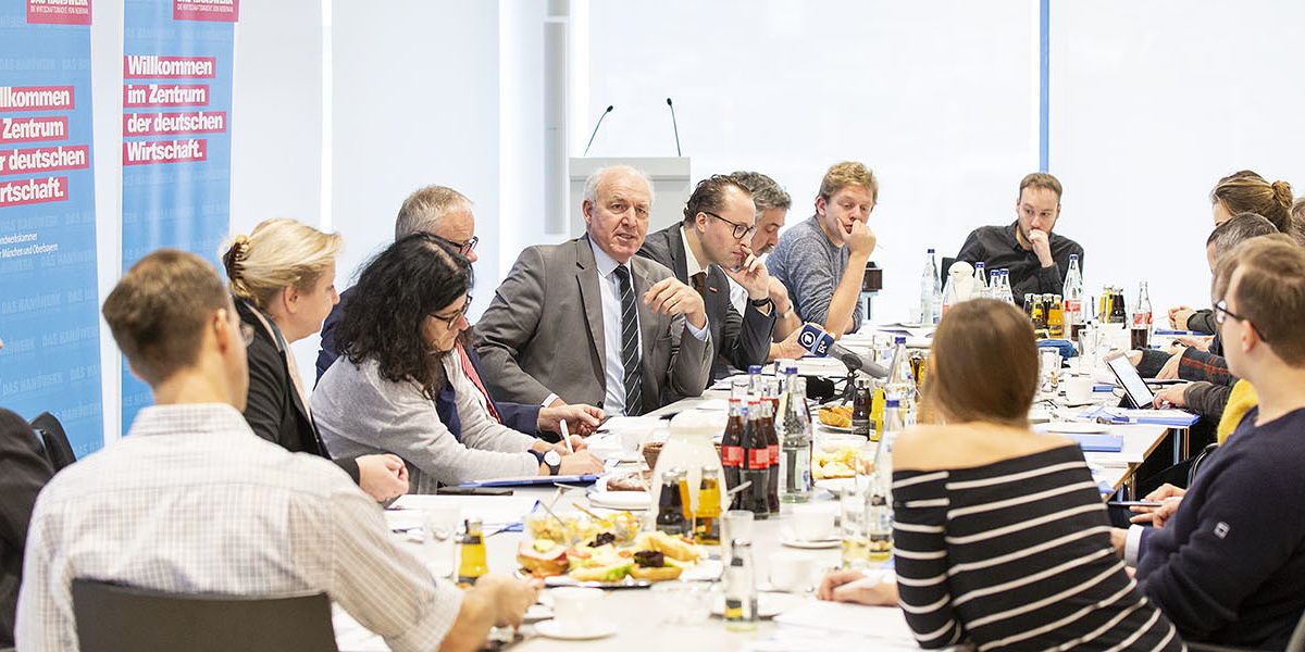Peteranderl vor der Presse