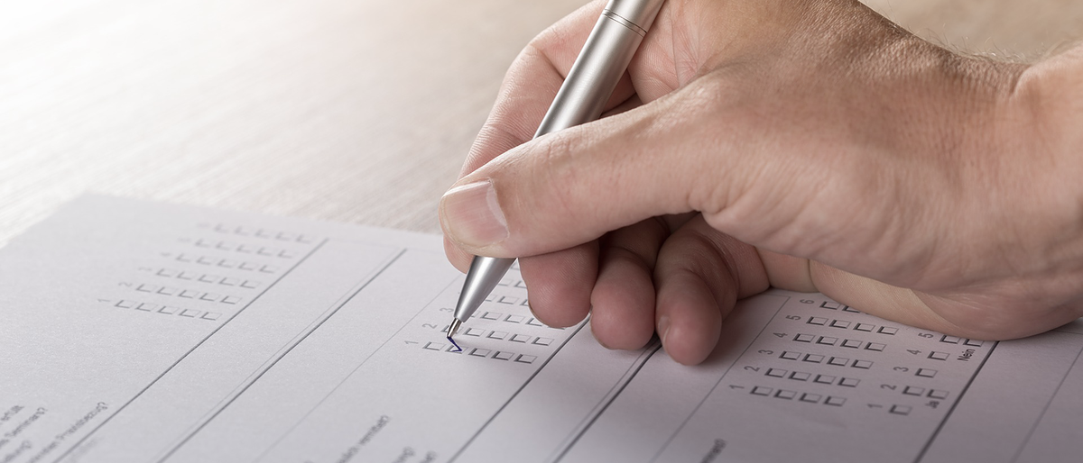 umfrage,meinungsforschung,befragung,voting,ausfüllen,vote,hand, schreiben,kugelschreiber,papier,berichte,füller,stift abhaken anhaken ankreuzen ausfüllen bestellen business haken häkchen kontrollieren kreuz kugelschreiber markieren markierung markierungszeichen merkzeichen papier stift unterzeichnen Umfrage Checkliste Wahl Kreuz Hand Marker Kreis wählen Checkliste Häkchen Stift Umfrage