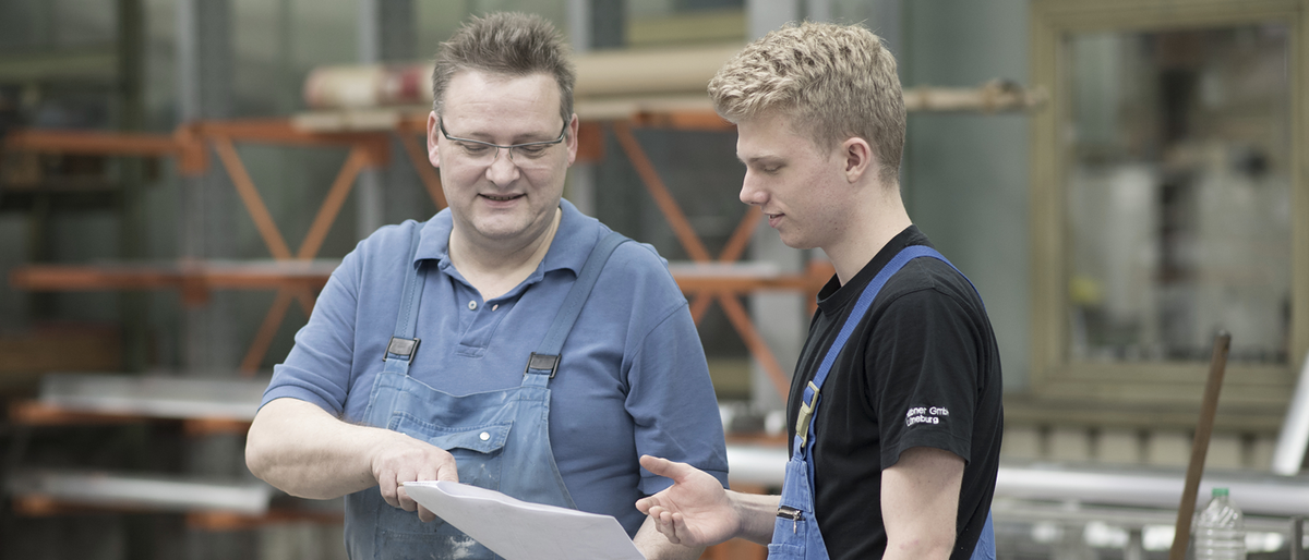 Ausbildung, Auszubildende, Auszubildender, Werkstatt Meister Ausbilder Halle 21403