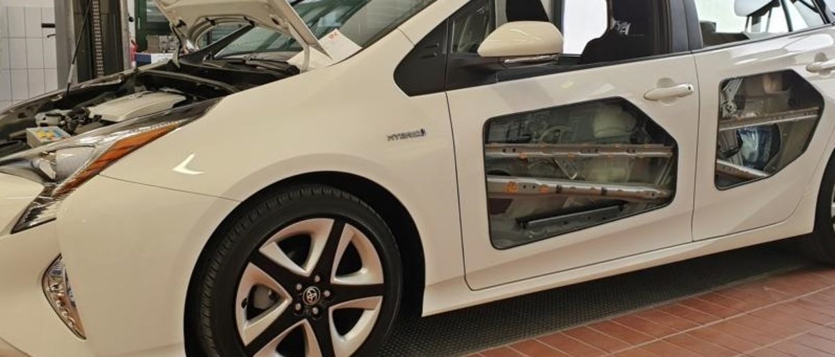 Schulungsfahrzeug Prius Hybrid für die Lehrlingsausbldung Schulungsfahrzeug Prius Hybrid für die Lehrlingsausbldung