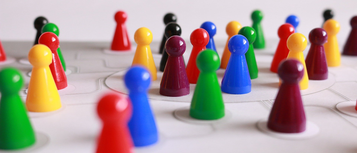 spielsteine netzwerk vernetzt interaktiv miteinander gemeinschaft farbig struktur social media vernetzung figuren aufgestellt team bunt CC0 Figuren