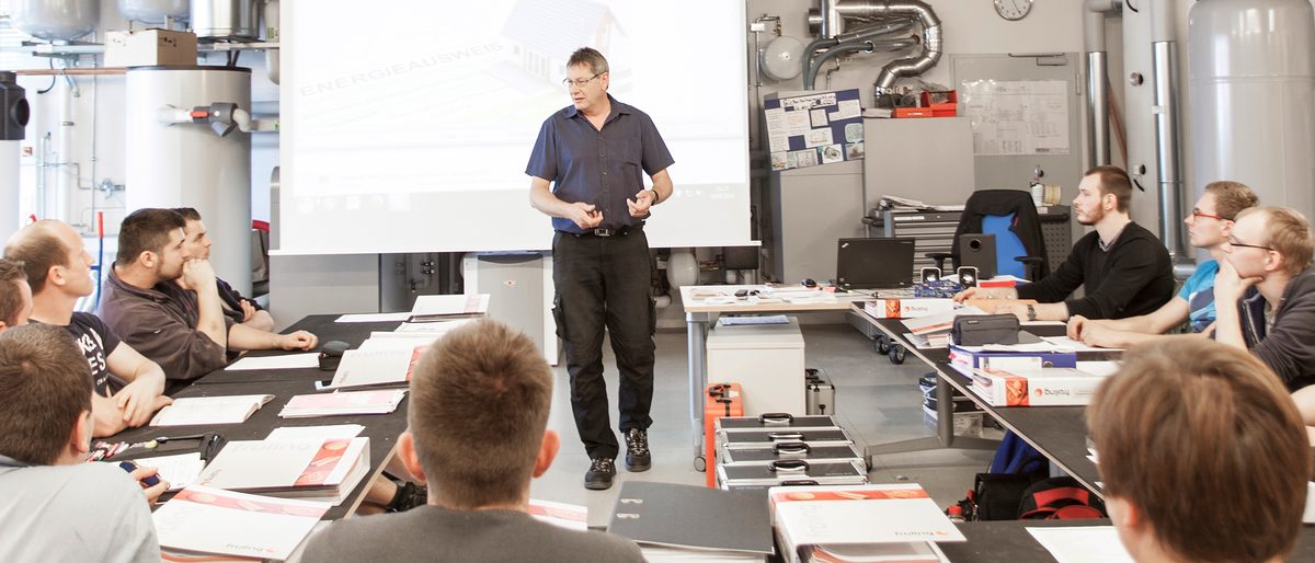 SHK Ausbildung Weiterbildung Komzet InnoGTec Schlagwort(e): Ausbildung, Auszubildende, Auszubildender, Lehrling, Werkstatt,
