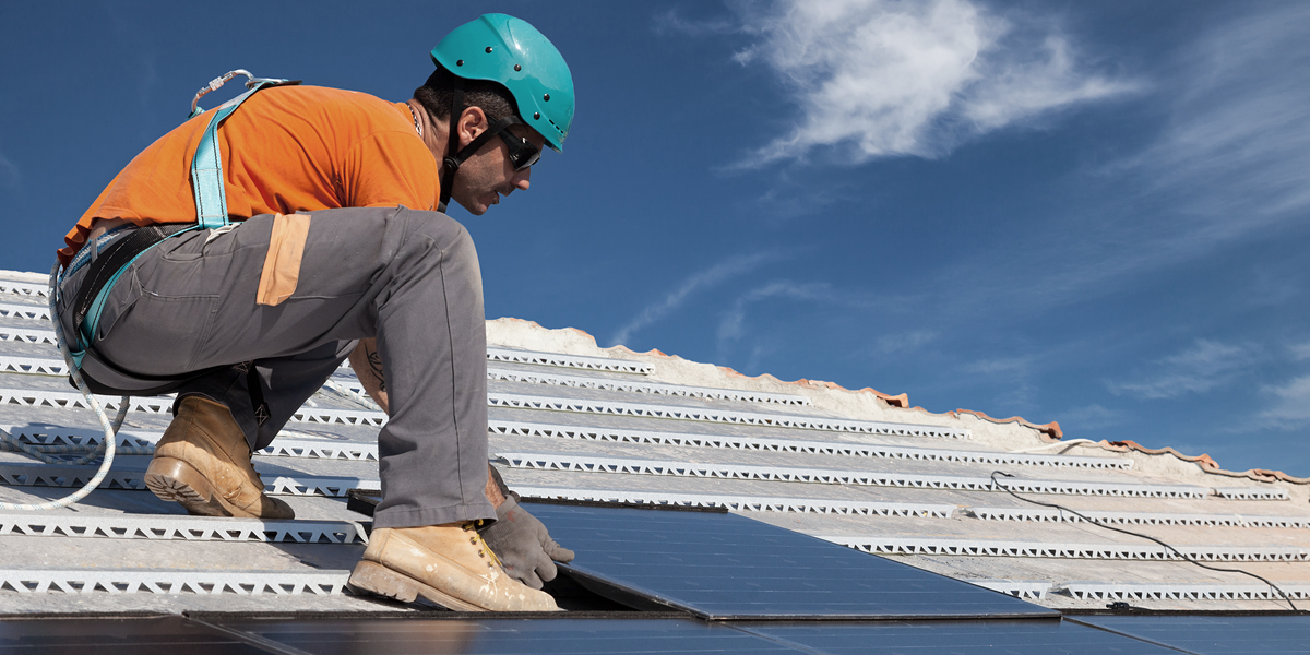 technician install new generation photovoltaic solar panels on roof Schlagwort(e): solar, energy, panels, panel, roof, power, green, installation, installing, renewable, man, alternative, photovoltaic, house, home, person, worker, people, construction, electricity, cell, electric, rooftop, grid, installer, residential, install, male, generation, blue, safety, environment, technology, technician, cells, electrical, industrial, equipment, background, caucasian, workman, helmet, new, solar, energy, panels, panel, roof, power, green, installation, installing, renewable, man, alternative, photovoltaic, house, home, person, worker, people, construction, electricity, cell, electric, rooftop, grid, installer, residential, install, male, generation, blue, safety, environment, technology, technician, cells, electrical, industrial, equipment, background, caucasian, workman, helmet, new 55712228 Solar dach mann arbeitssicherheit