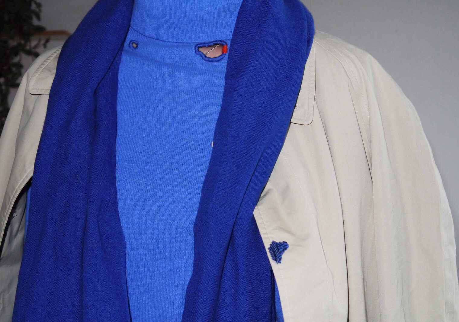 Raparierter Burberry-Mantel und Kaschmirpullover - Sunniva Rademacher Flesland, NO