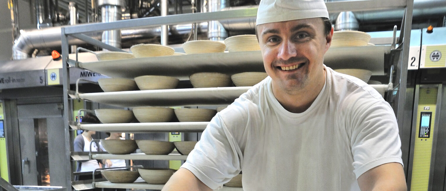 Brot Bäcker Brötchen Backstube Ofen Mann 2222