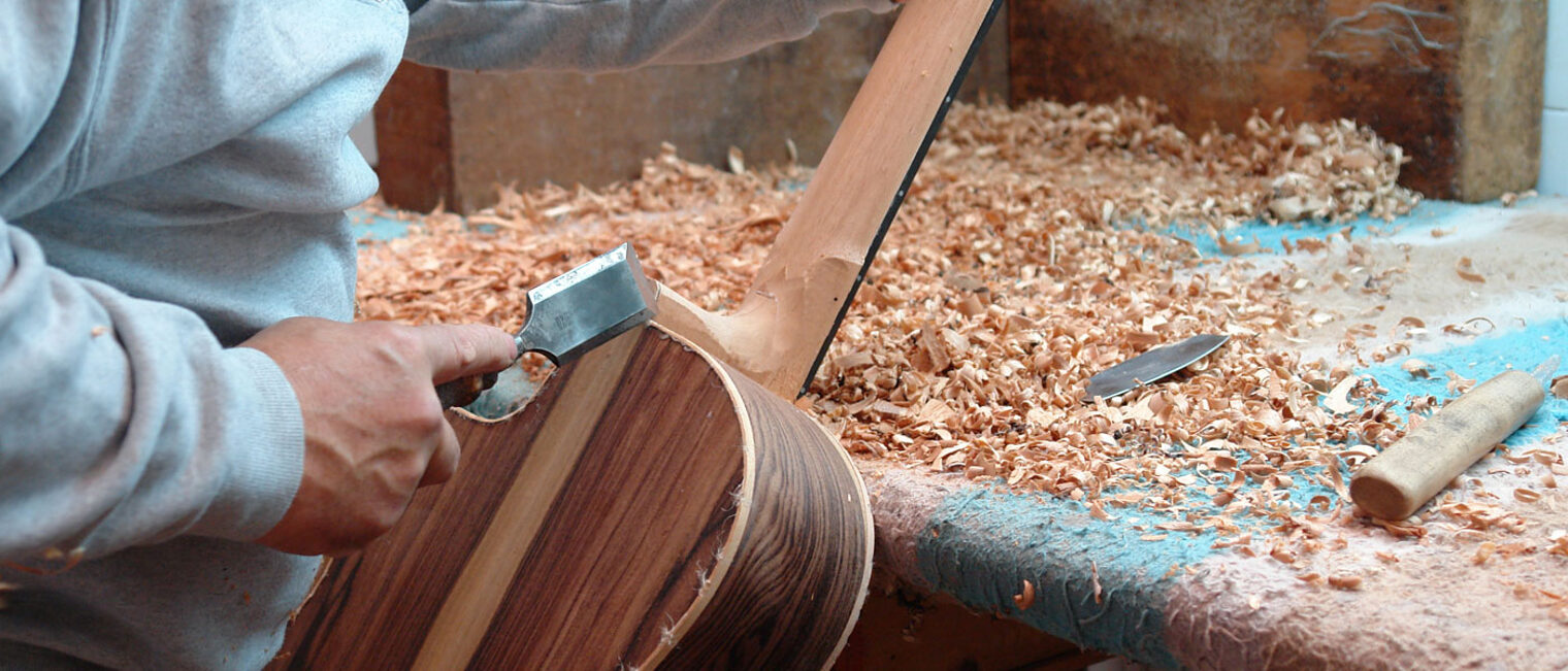 Gitarre Musikinstrument Werkstatt Werkzeug Holz Hand Tisch 