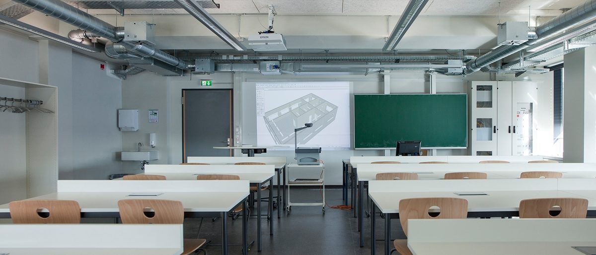 Tische Stuhl Stühle Projektor Meisterschule 9481