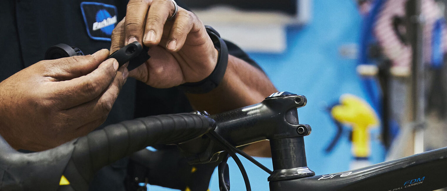 Fahrrad Lenker Griff Hand Mann Rennrad Werkstatt
