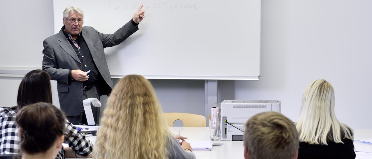 ¿berbetriebliche Lehrlingsunterweisung, Azubis, Sch¿ler, Ausbi