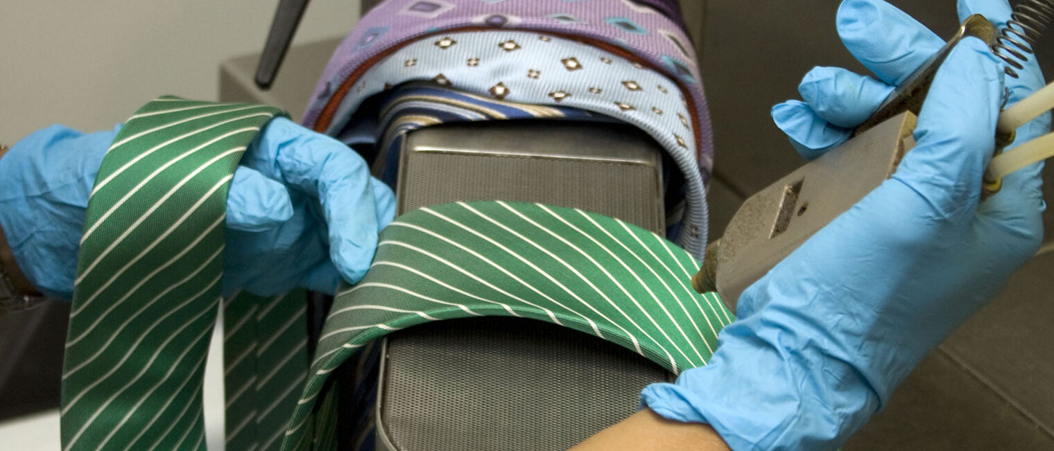 Krawatte Textil reinigen reinigung handschuh