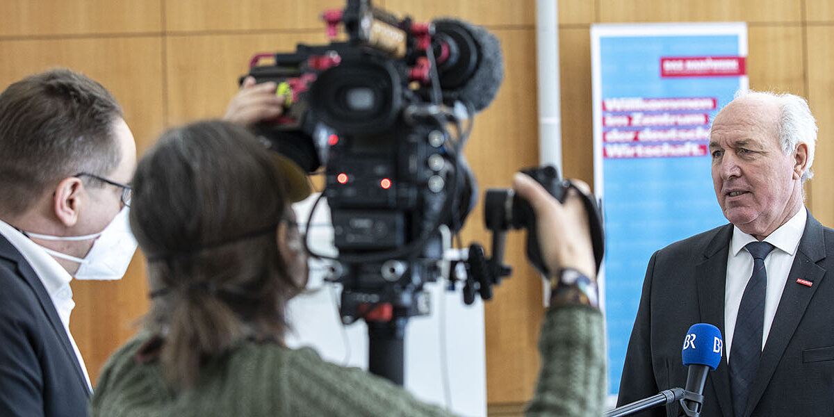 Präsident Peteranderl im Interview mit dem Bayerischen Fernsehen Präsident Peteranderl im Interview mit dem Bayerischen Fernsehen