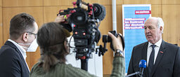 Präsident Peteranderl im Interview mit dem Bayerischen Fernsehen Präsident Peteranderl im Interview mit dem Bayerischen Fernsehen