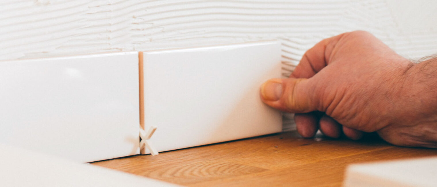 Hand Fliese Wand