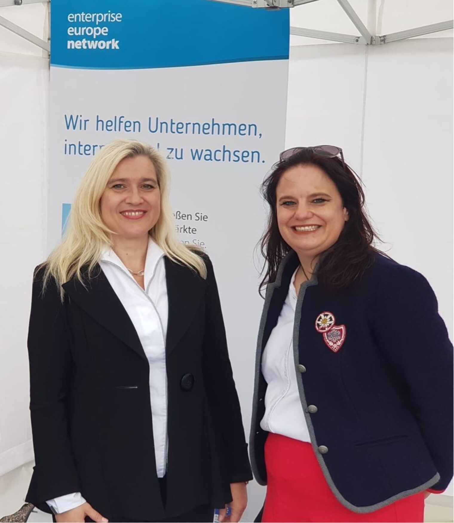 Staatsministerin Melanie Huml, MDL und Barbara Peinel, Abteilungsleiterin in der Handwerkskammer für München und Oberbayern Staatsministerin Melanie Huml, MDL und Barbara Peinel, Abteilungsleiterin in der Handwerkskammer für München und Oberbayern