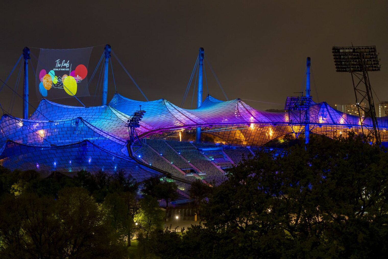 A light installation is on display in the Olympiapark in Munich on Monday (02.05.2022) to mark the 100-day countdown start. Foto: Marc Müller / Munich2022 Schlagwort(e): munich2022, ec2022, lichtinstallation, 100 days to go, countdown, oly