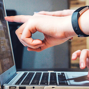Geschäft, Arbeiten, Arbeit, Treffen, Website-Hintergründe, Digital, Arm, Tech, Blog, Entwurf, Platz, Zeigen Auf Den Bildschirm, Tagungsräume, Präsentation, Technologie, Online, Lernen
