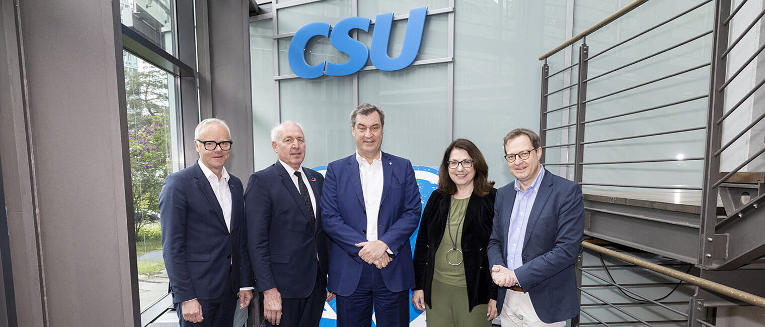 Hauptgeschäftsführer Dr. Frank Hüpers, Präsident Franz Xaver Peteranderl, CSU-Parteivorsitzender Dr. Markus Söder, stv. Generalsekretärin Tanja Schorer-Dremel und Generalsekretär Martin Huber (v.l.n.r.) Franz Xaver Peteranderl, Dr. Hüpers, Dr. Markus Söder, Martin Huber, Tanja Schorer-Dremel, Spitzengespräch von Handwerkskammern und CSU-Präsidium