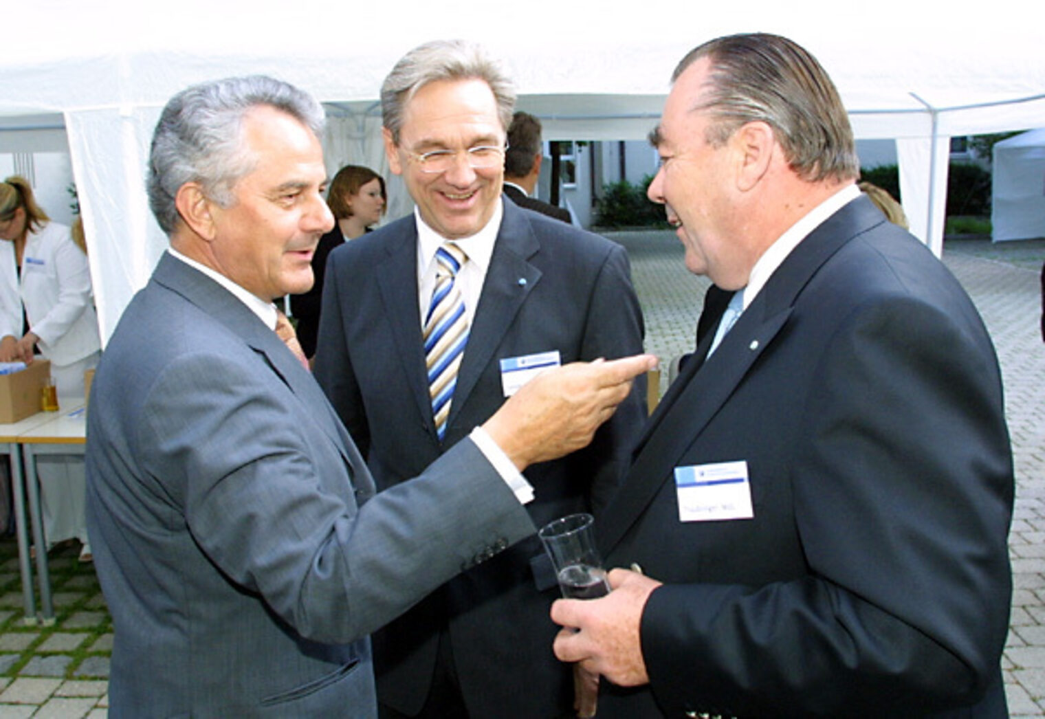 (v.l.n.r.) Finanzminister Prof. Dr. Kurt Faltlhauser mit Hauptgeschäftsführer Bernd Lenze und Handwerkskammer-Präsident Heinrich Traublinger, MdL