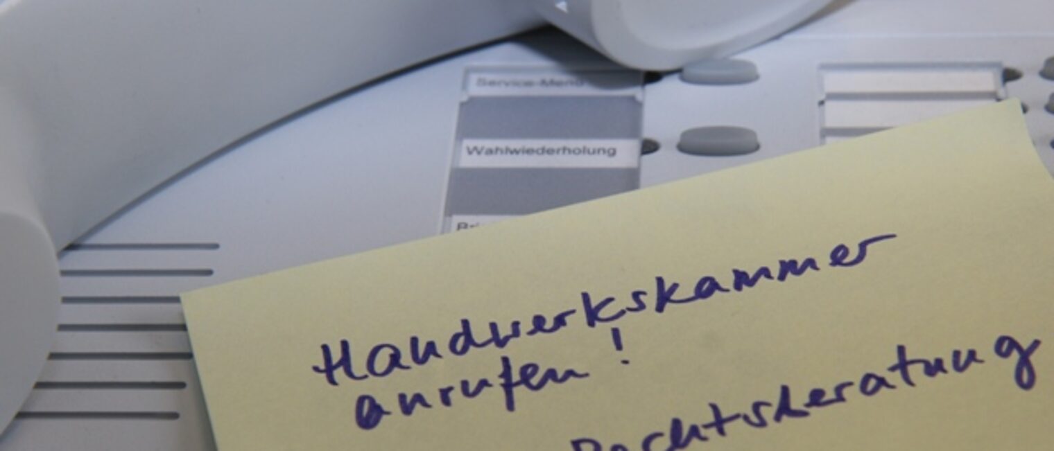 Beratung Dienstleistung Arbeitsrecht Sozialrecht Recht Jura Personl Vertrag Beratungsleistung Angebot rechtlich Akte Beratung - ein kostenloser Service Ihrer Handwerkskammer Post It Memo Zettel telefon Kontakt Hilfe Unterstützung Monitor Tastatur