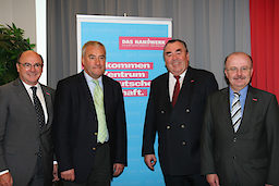 Bei der BHT-Mitgliederversammlung in Straubing: der Präsident der gastgebenden Kammer Franz Prebeck, Minister Ludwig Spaenle, BHT-Präsident Heinrich Traublinger und Hauptgeschäftsführer Lothar Semper (v.l.n.r.). Bei der BHT-Mitgliederversammlung in Straubing: der Präsident der gastgebenden Kammer Franz Prebeck, Minister Ludwig Spaenle, BHT-Präsident Heinrich Traublinger und Hauptgeschäftsführer Lothar Semper (v.l.n.r.).