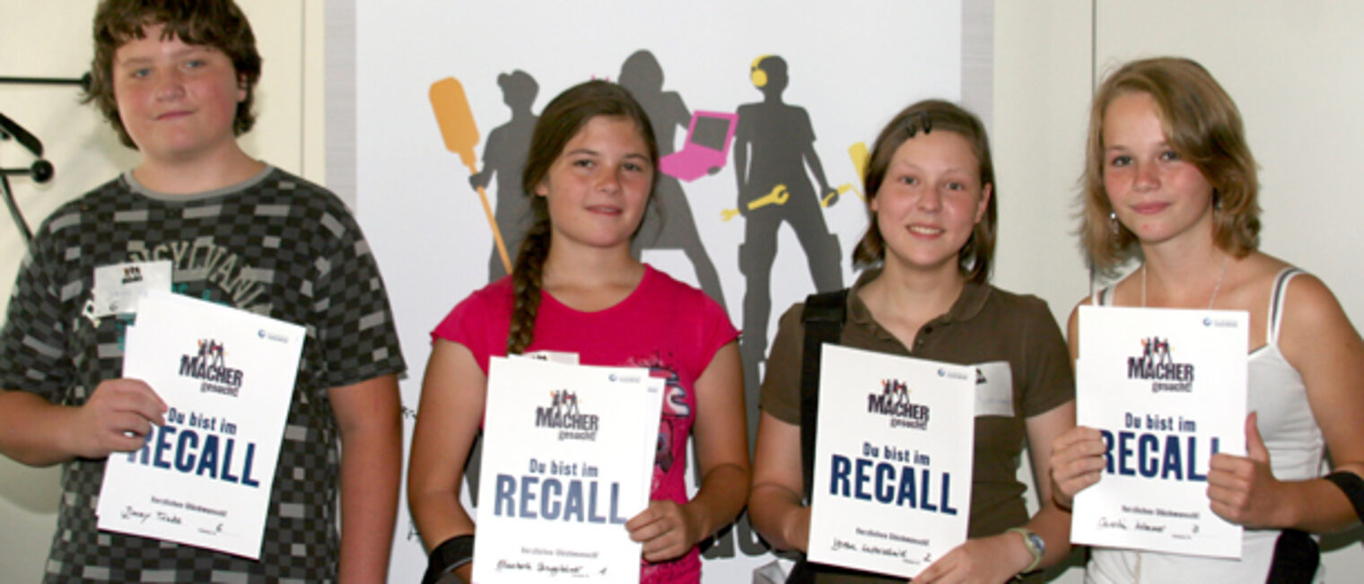 Jimmy Trinks (14) aus Bergkirchen, Elisabeth Brugglehner (14) aus Jesenwang, Verena Luderschmid (14) aus München und Carolin Wimmer (13) aus Eggstätt werden Oberbayern im Supermacher-Finale vertreten (v.l.n.r.).
